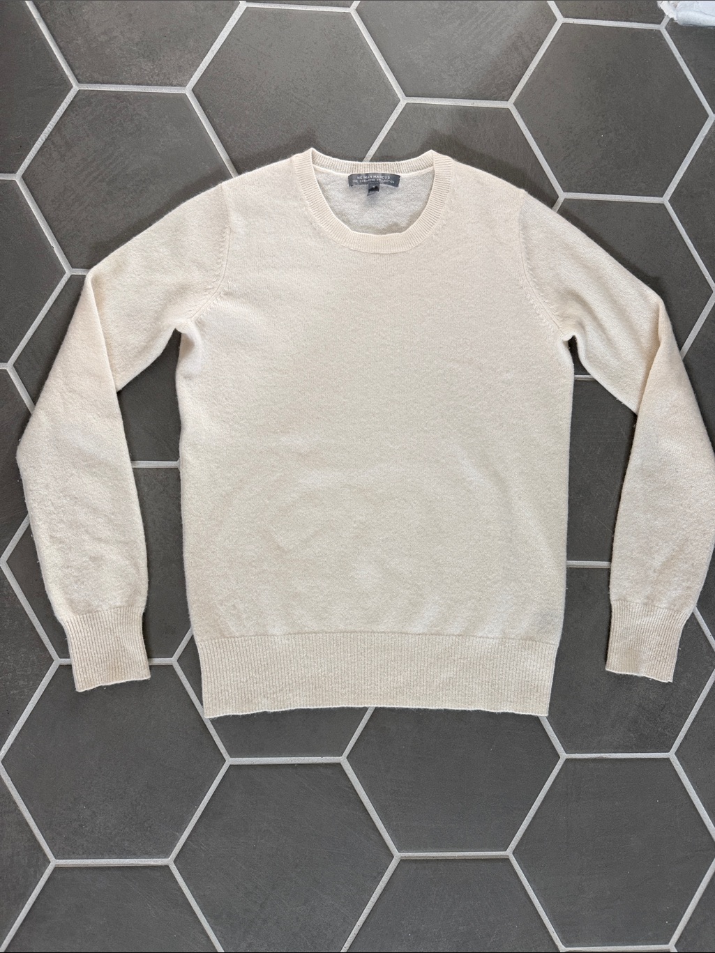 Women’s Neiman Marcus 100% Cashmere Crewneck Sweater